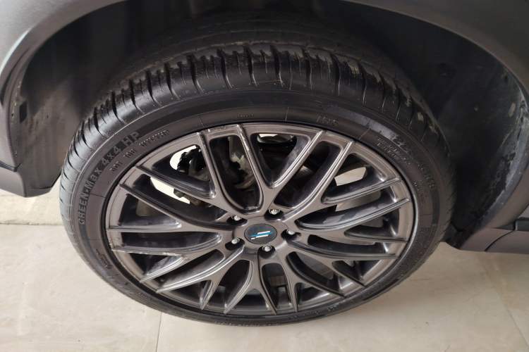 Used CHANGAN OSHAN X5 2021 1.5T DCT Flagship Edition Right Rear Wheel Hub
