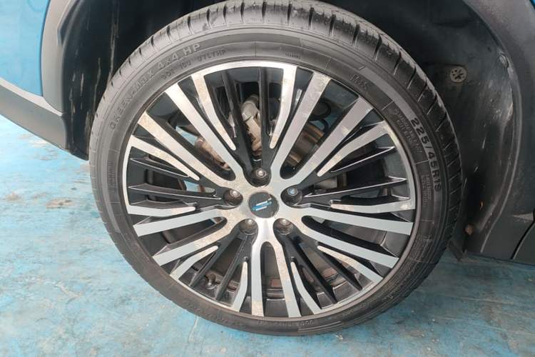 Used CHANGAN OSHAN X5 2021 1.5T DCT Flagship Edition Right Rear Wheel Hub