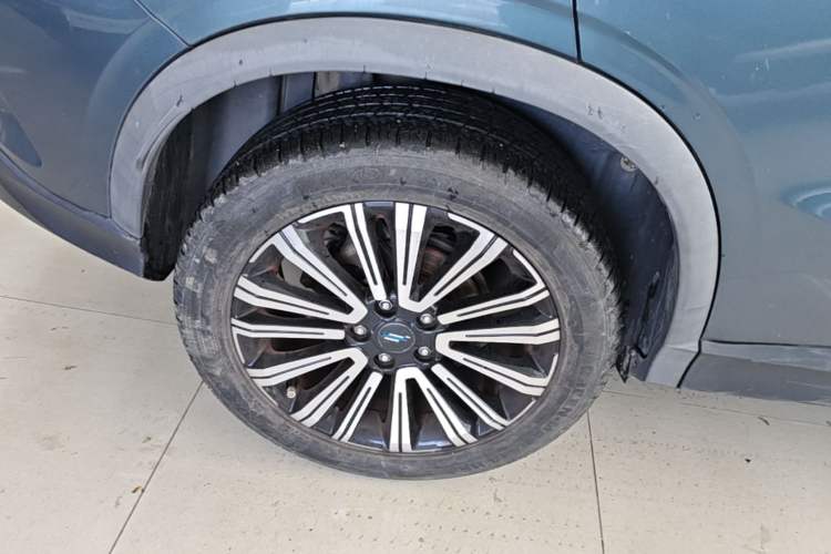 Used CHANGAN OSHAN X5 2021 1.5T DCT Prestige Edition Right Rear Wheel Hub
