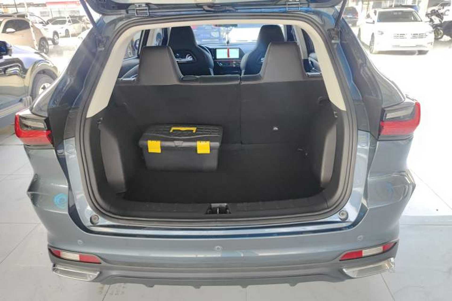 Used CHANGAN OSHAN X5 2021 1.6L CVT Luxury Model Trunk