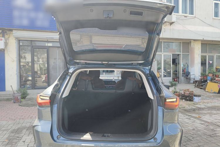 Used CHANGAN OSHAN X5 2021 Revised Version 1.6L Manual Luxury Edition Trunk