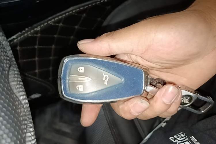 Used CHANGAN OSHAN X5 2021 Revised Version 1.5T DCT Luxury Edition Vehicle Key