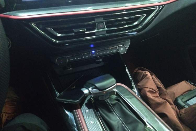 Used CHANGAN OSHAN X5 2021 1.5T DCT Luxury Edition Audio And AC Panel