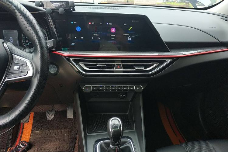 Used CHANGAN OSHAN X5 2021 Revised Version 1.6L Manual Luxury Edition Audio And AC Panel
