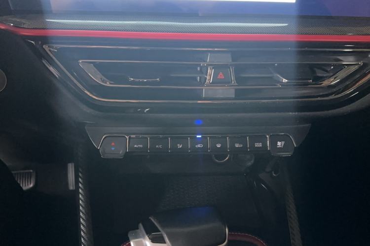 Used CHANGAN OSHAN X5 2021 1.5T DCT Flagship Edition Audio And AC Panel