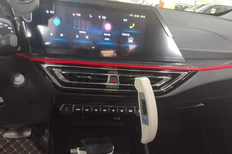 Used CHANGAN OSHAN X5 2021 Revised Version 1.5T DCT Luxury Edition Audio And AC Panel