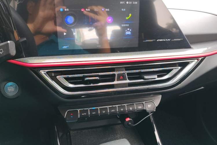 Used CHANGAN OSHAN X5 2021 Revised Version 1.6L CVT Luxury Edition Audio And AC Panel