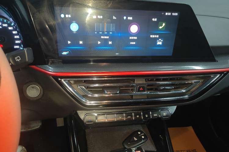 Used CHANGAN OSHAN X5 2021 Revised Version 1.5T DCT Luxury Edition Audio And AC Panel
