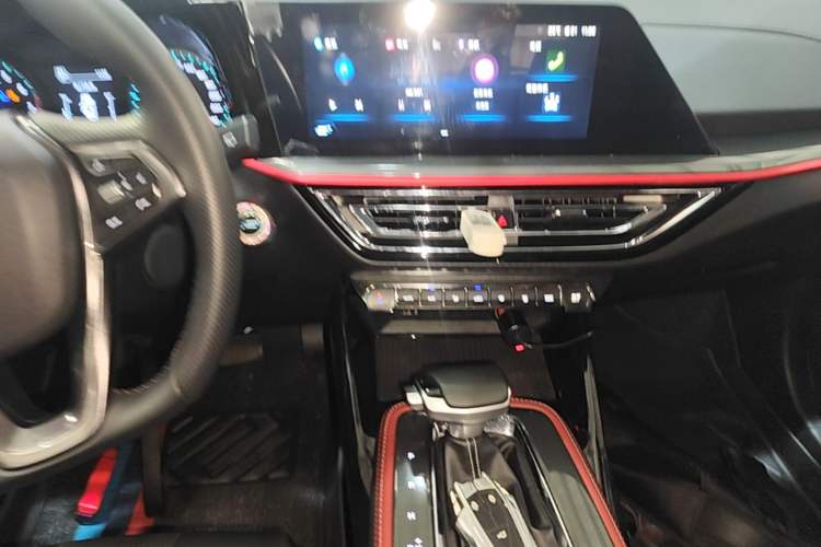 Used CHANGAN OSHAN X5 2021 Revised Version 1.5T DCT Luxury Edition Audio And AC Panel