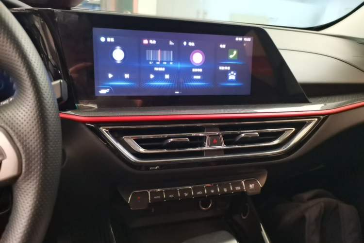 Used CHANGAN OSHAN X5 2021 Revised Version 1.5T DCT Luxury Edition Audio And AC Panel