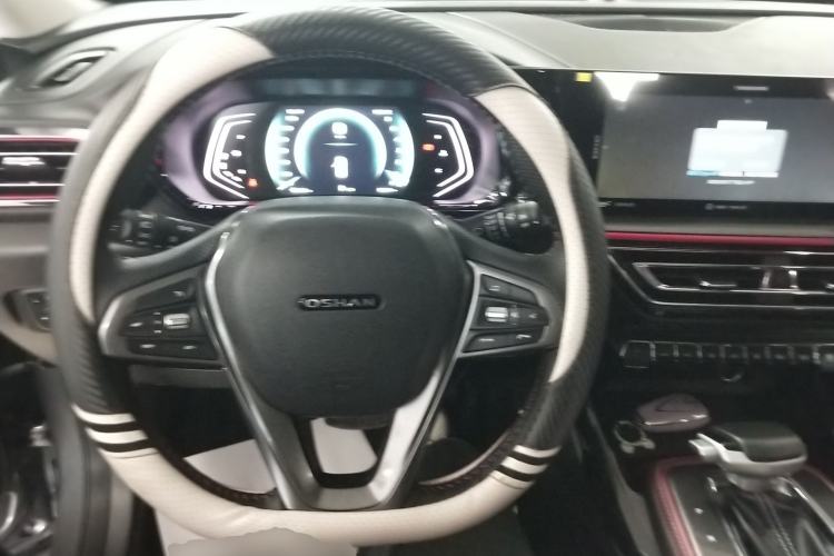 Used CHANGAN OSHAN X5 2021 1.5T DCT Prestige Edition Center Console