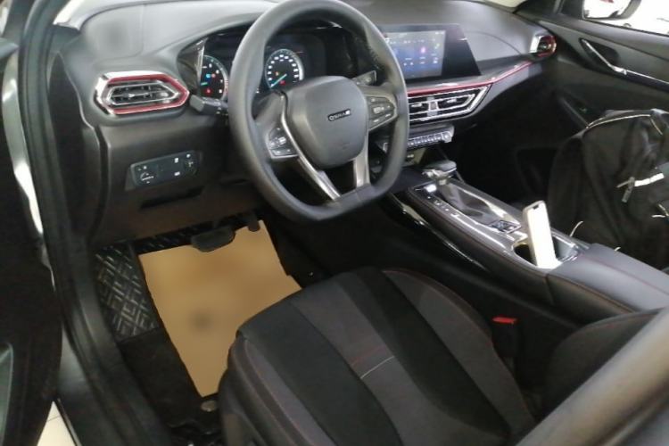 Used CHANGAN OSHAN X5 2021 Revised Version 1.6L CVT Luxury Edition Center Console
