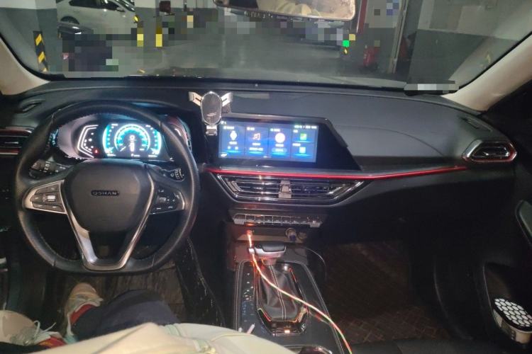 Used CHANGAN OSHAN X5 2021 1.6L CVT Luxury Model Center Console