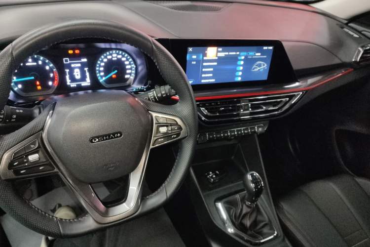 Used CHANGAN OSHAN X5 2021 Revised Version 1.6L Manual Luxury Edition Center Console