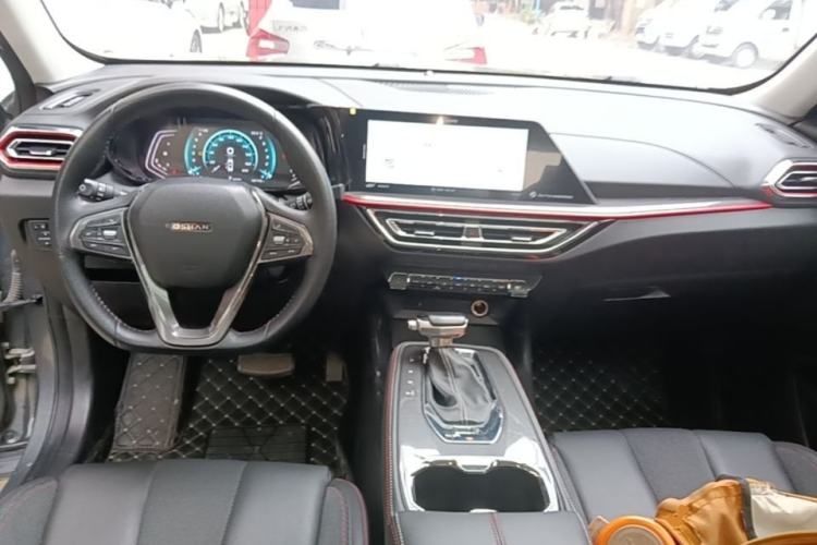 Used CHANGAN OSHAN X5 2021 1.6L CVT Luxury Model Center Console