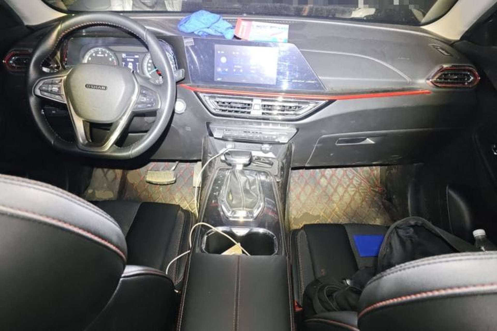 Used CHANGAN OSHAN X5 2021 1.6L CVT Comfort Model Center Console