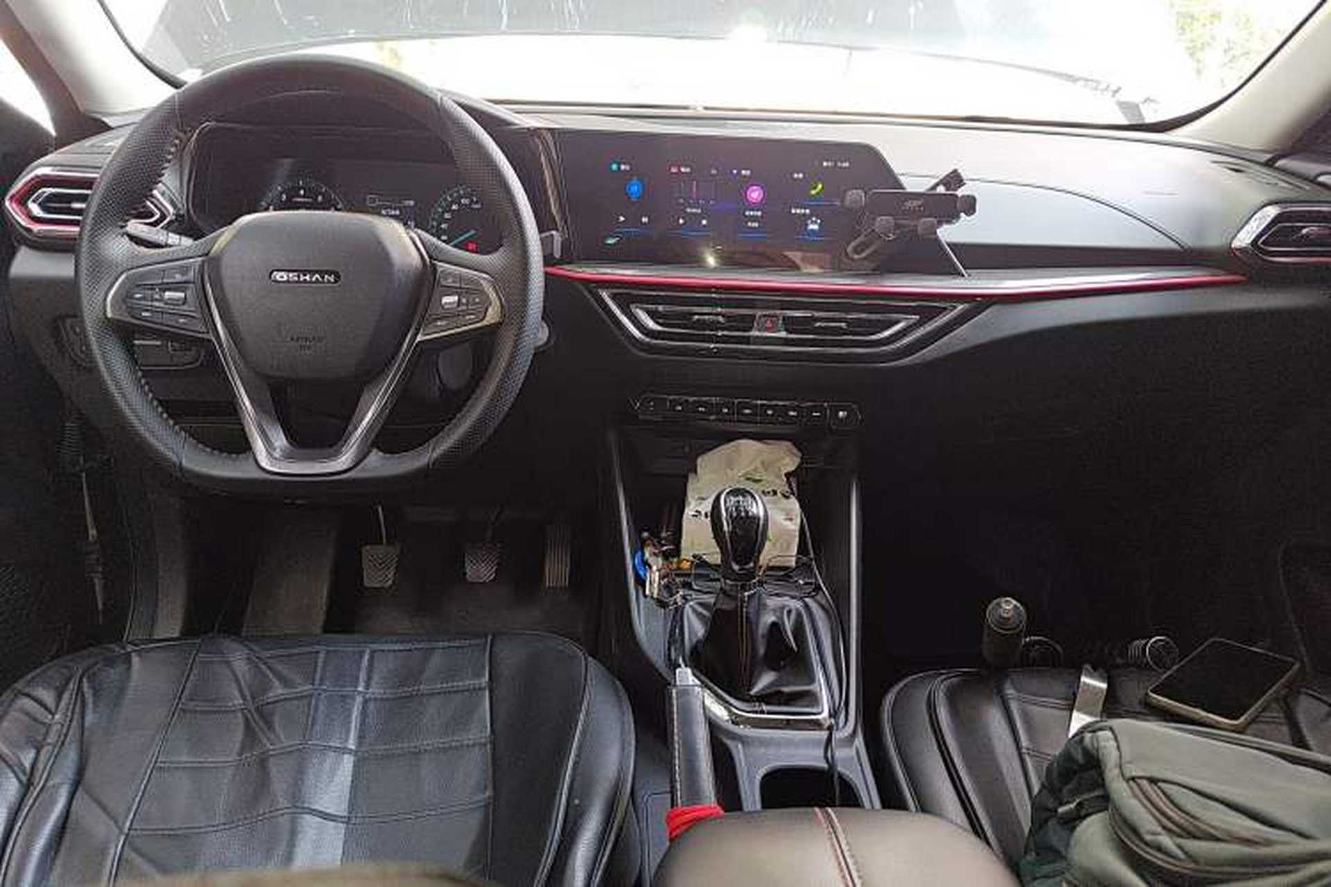 Used CHANGAN OSHAN X5 2021 1.6L Manual Luxury Model Center Console