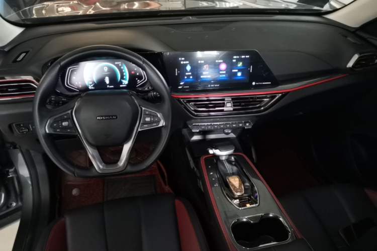 Used CHANGAN OSHAN X5 2021 1.5T DCT Prestige Edition Center Console