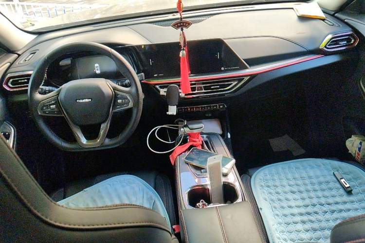 Used CHANGAN OSHAN X5 2021 1.6L CVT Luxury Model Center Console