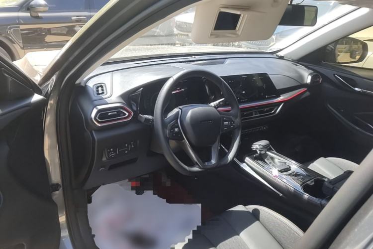 Used CHANGAN OSHAN X5 2021 1.6L CVT Luxury Model Center Console