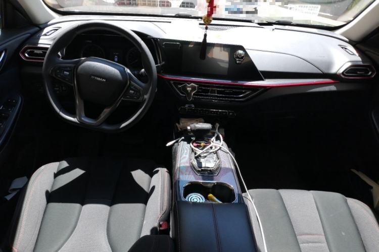 Used CHANGAN OSHAN X5 2021 1.6L CVT Luxury Version Center Console