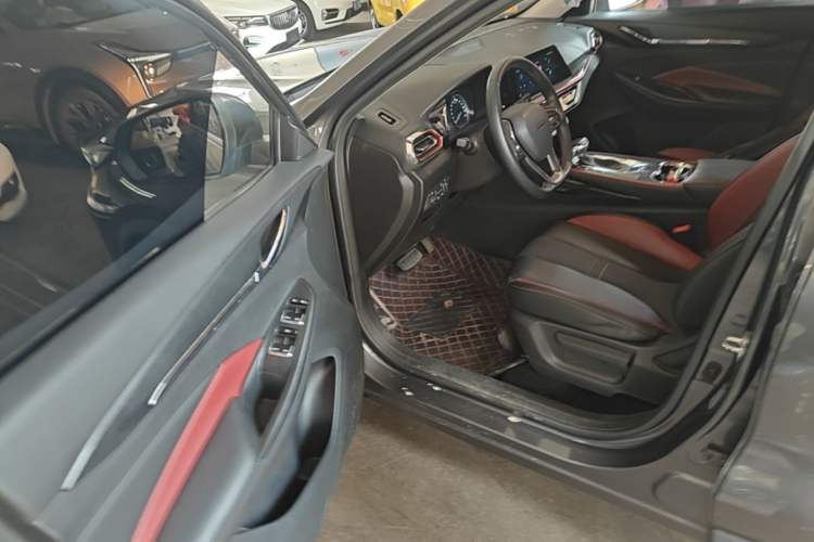 Used CHANGAN OSHAN X5 2021 Revised Version 1.5T DCT Luxury Edition Driver Seat