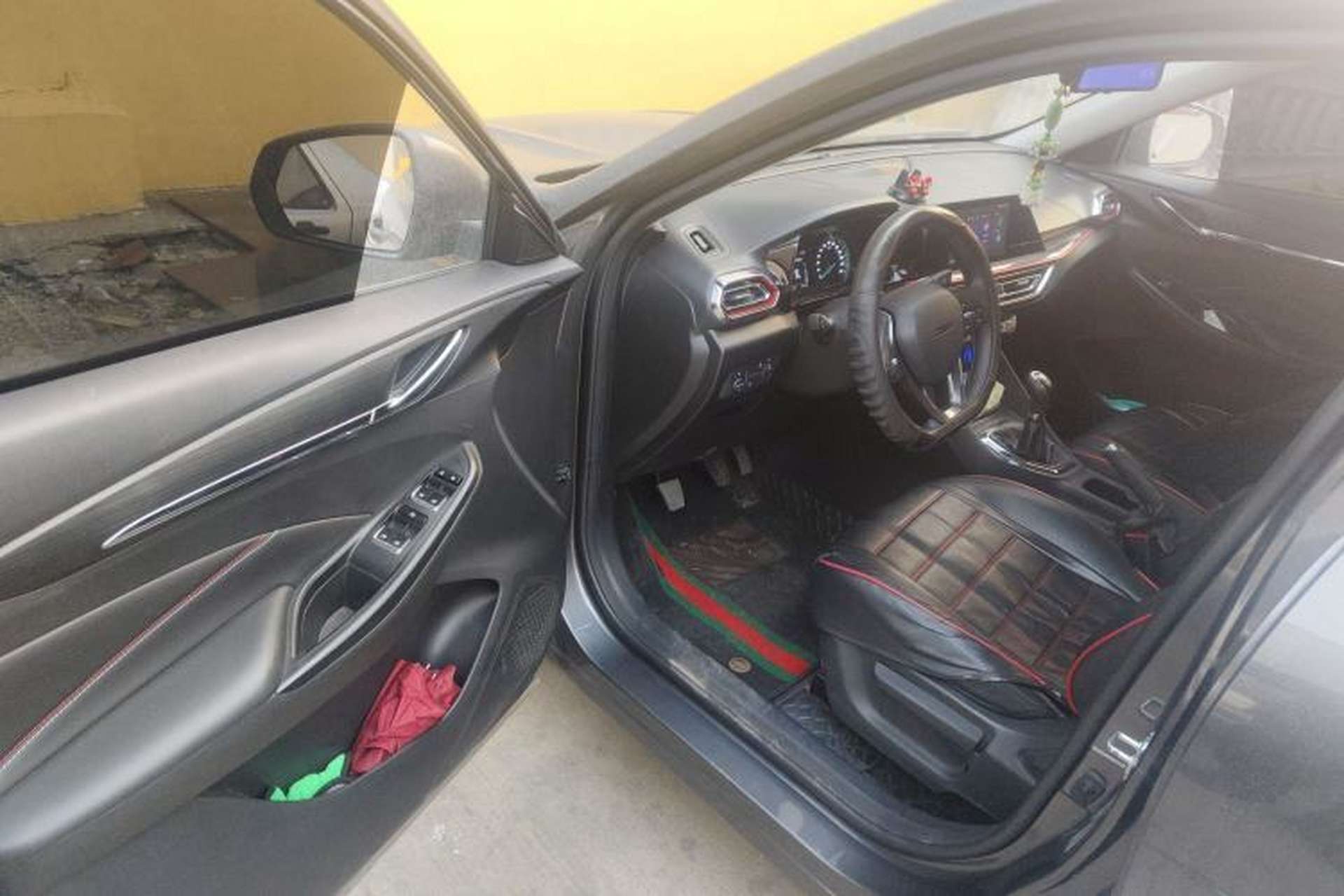 Used CHANGAN OSHAN X5 2021 Revised Version 1.6L Manual Elite Edition Driver Seat