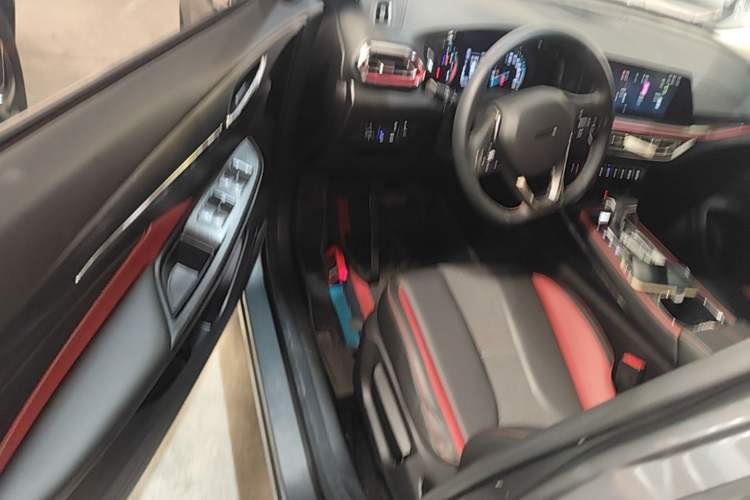 Used CHANGAN OSHAN X5 2021 Revised Version 1.5T DCT Luxury Edition Driver Seat