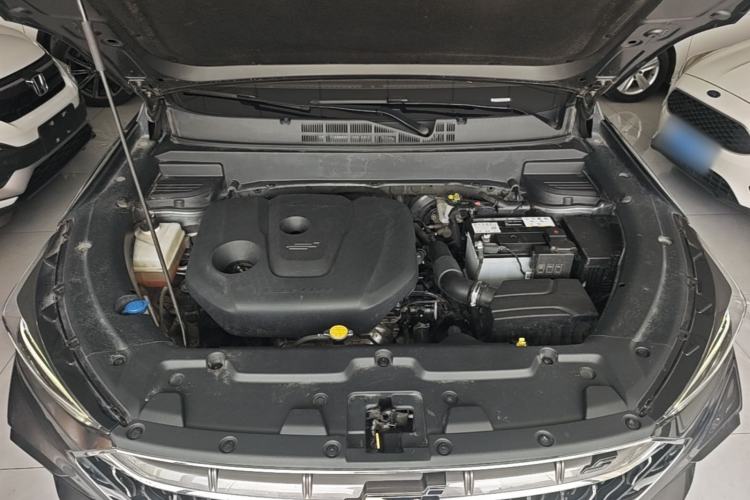 Used CHANGAN OSHAN X5 2021 1.6L CVT Flagship Model Engine Bay