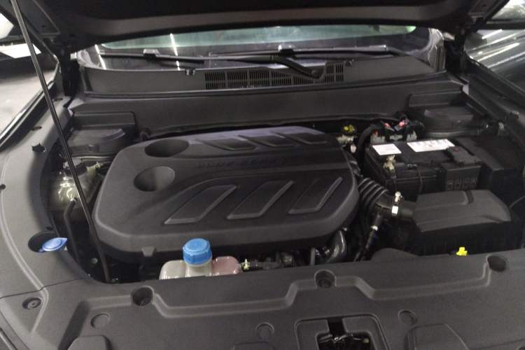 Used CHANGAN OSHAN X5 2021 1.5T DCT Luxury Edition Engine Bay