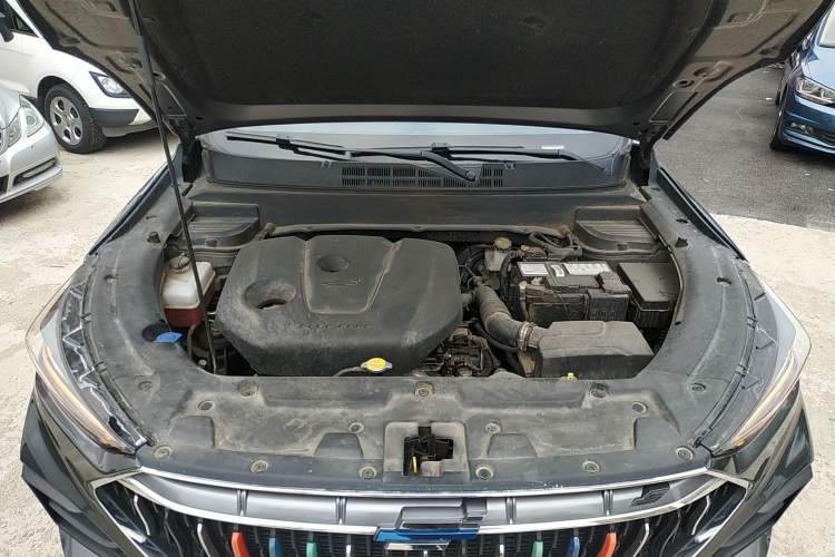 Used CHANGAN OSHAN X5 2021 Revised Version 1.6L Manual Luxury Edition Engine Bay
