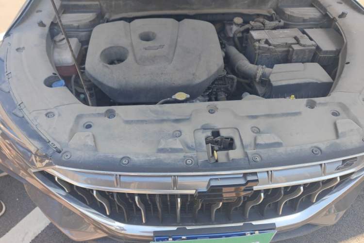 Used CHANGAN OSHAN X5 2021 1.6L CVT Luxury Model Engine Bay