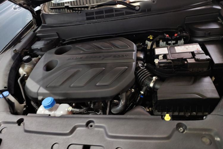 Used CHANGAN OSHAN X5 2021 1.5T DCT Prestige Edition Engine Bay