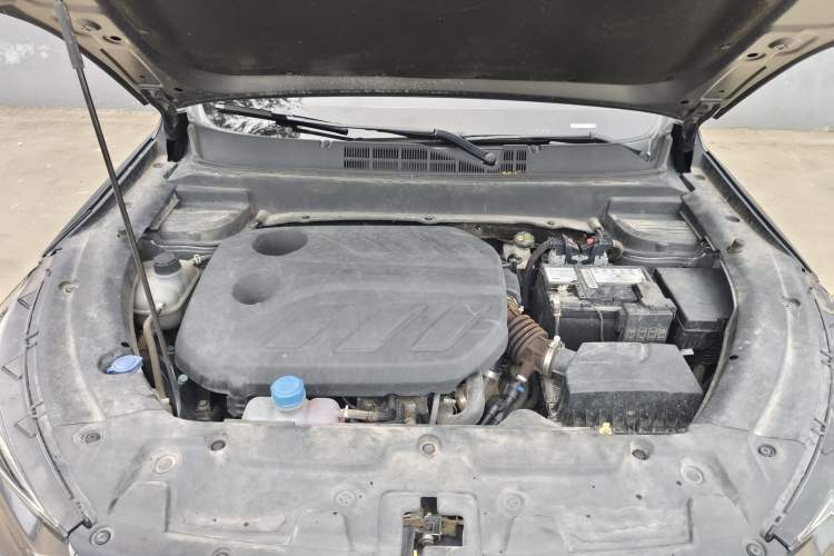 Used CHANGAN OSHAN X5 2021 1.5T DCT Prestige Edition Engine Bay
