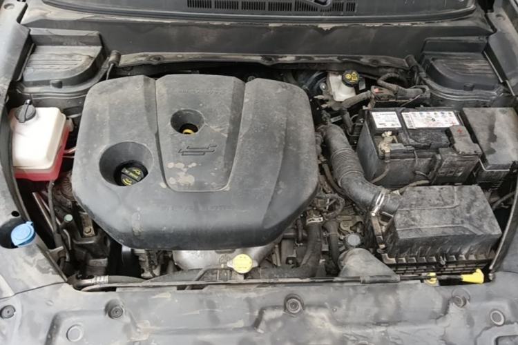 Used CHANGAN OSHAN X5 2021 1.6L CVT Luxury Model Engine Bay