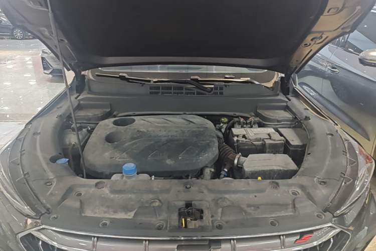 Used CHANGAN OSHAN X5 2021 Revised Version 1.5T DCT Luxury Edition Engine Bay