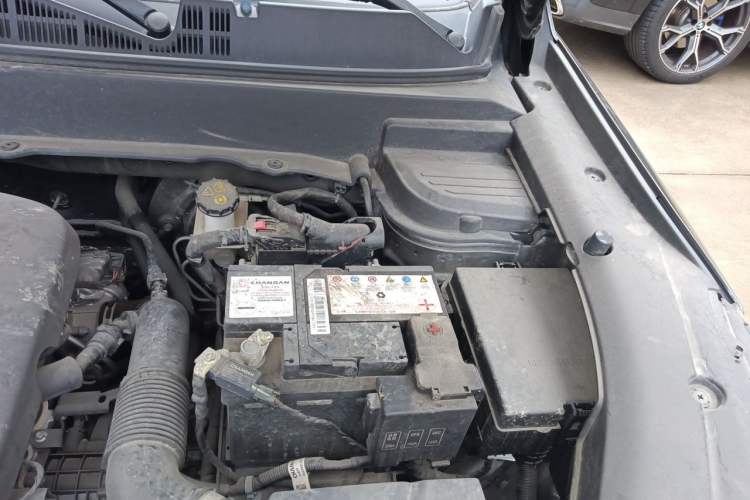 Used CHANGAN OSHAN X5 2021 1.6L CVT Luxury Model Engine Bay Left
