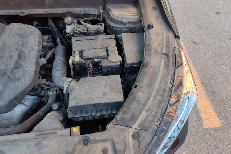 Used CHANGAN OSHAN X5 2021 1.6L CVT Luxury Model Engine Bay Left