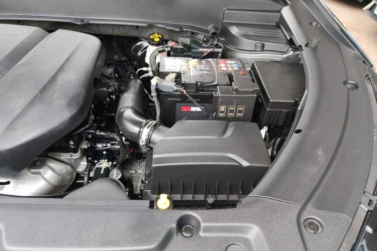 Used CHANGAN OSHAN X5 2021 Revised Version 1.6L CVT Luxury Edition Engine Bay Left