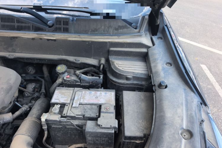Used CHANGAN OSHAN X5 2021 1.6L CVT Luxury Model Engine Bay Left