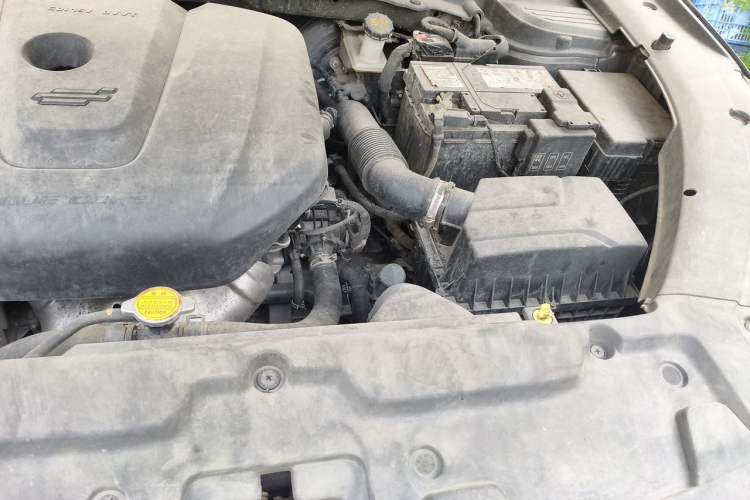 Used CHANGAN OSHAN X5 2021 1.6L CVT Luxury Model Engine Bay Left
