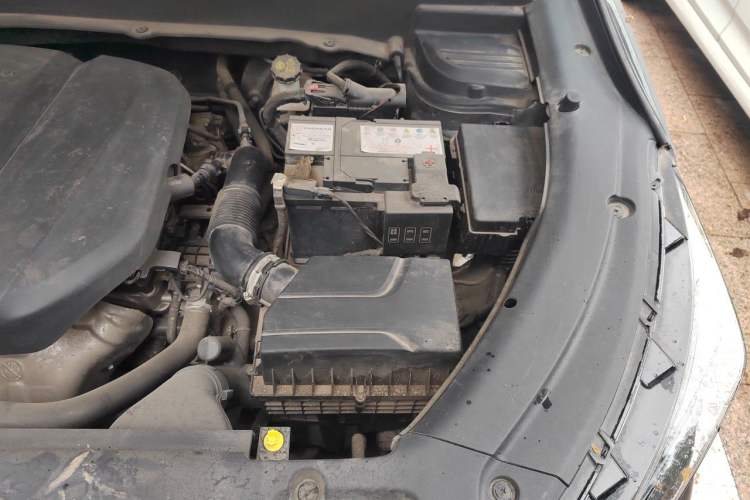 Used CHANGAN OSHAN X5 2021 1.6L CVT Luxury Model Engine Bay Left