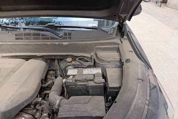 Used CHANGAN OSHAN X5 2021 1.6L CVT Luxury Model Engine Bay Left