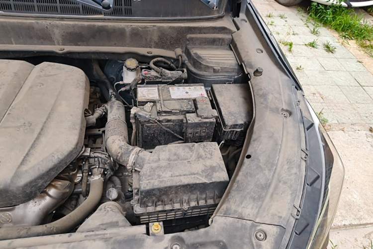 Used CHANGAN OSHAN X5 2021 1.6L CVT Luxury Model Engine Bay Left