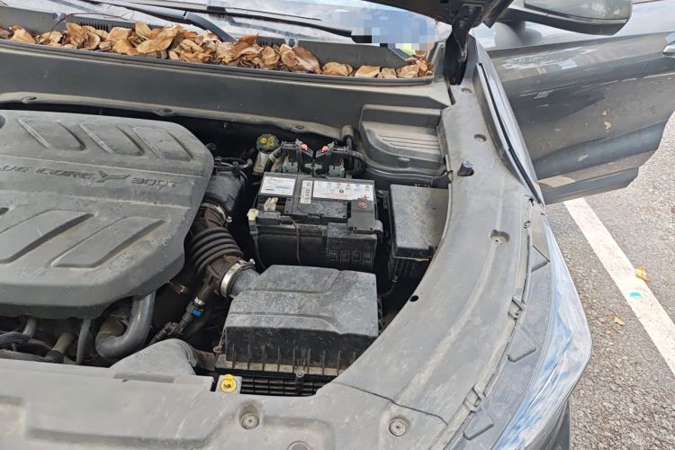 Used CHANGAN OSHAN X5 2021 1.5T DCT Prestige Edition Engine Bay Left