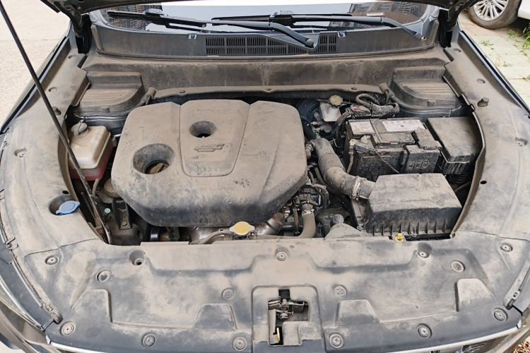 Used CHANGAN OSHAN X5 2021 1.6L CVT Luxury Model Engine Bay