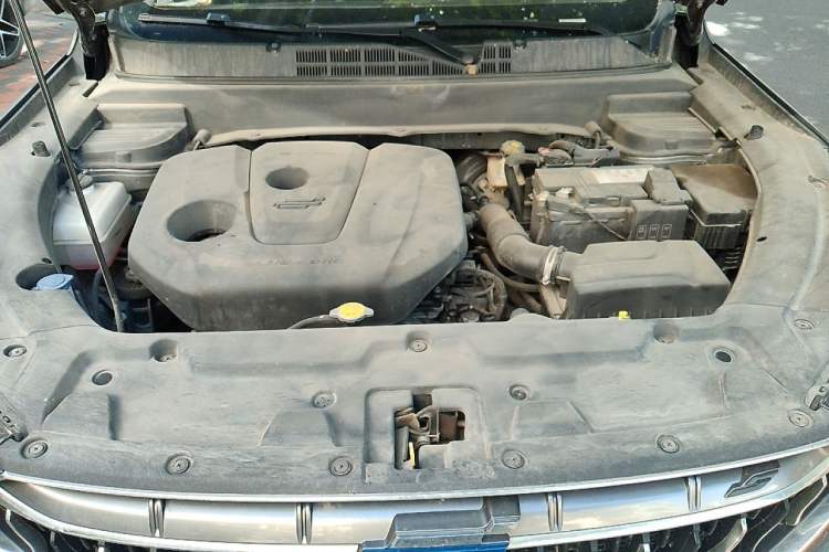 Used CHANGAN OSHAN X5 2021 1.6L CVT Luxury Model Engine Bay