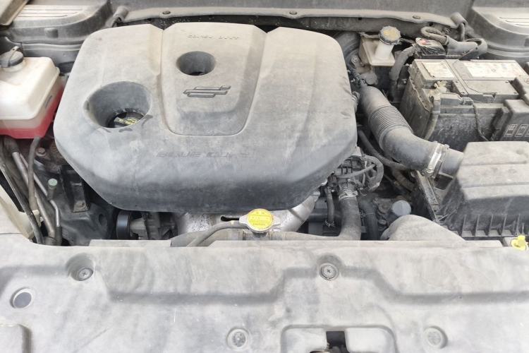 Used CHANGAN OSHAN X5 2021 1.6L CVT Luxury Model Engine Bay