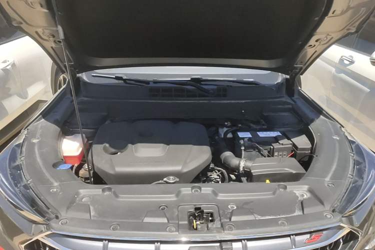 Used CHANGAN OSHAN X5 2021 1.6L CVT Luxury Model Engine Bay