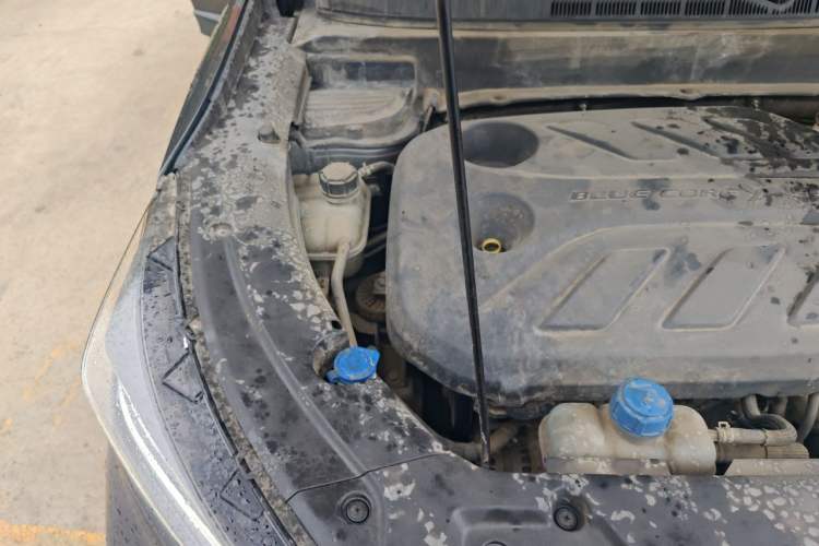 Used CHANGAN OSHAN X5 2021 1.5T DCT Luxury Edition Engine Bay Right